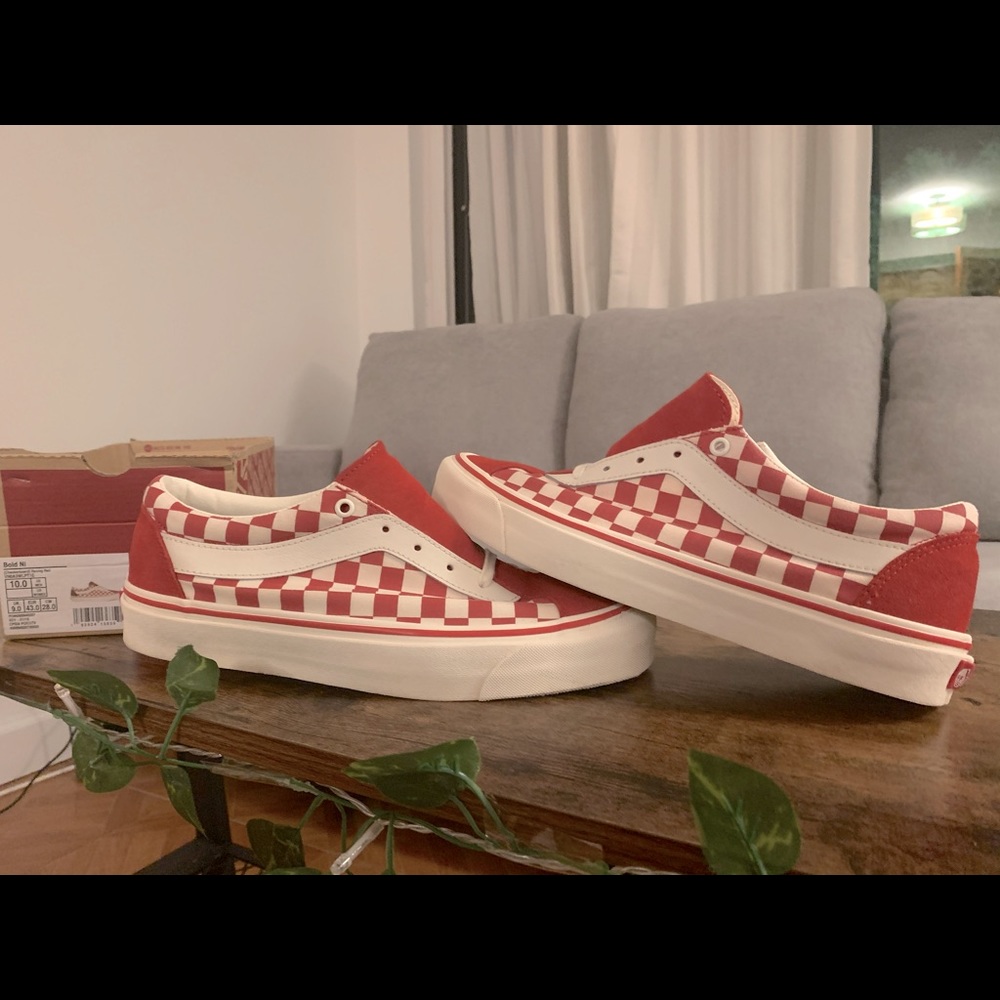 COPY - SIZE 10- VANS BOLD NI RED CHECKERBOARD